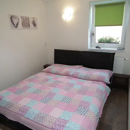 1 Apartment *
