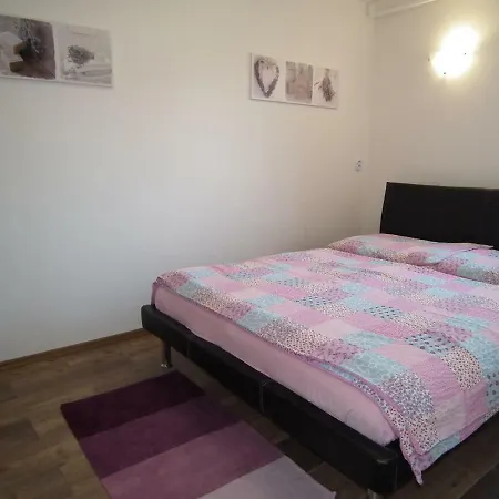 1 Apartment *